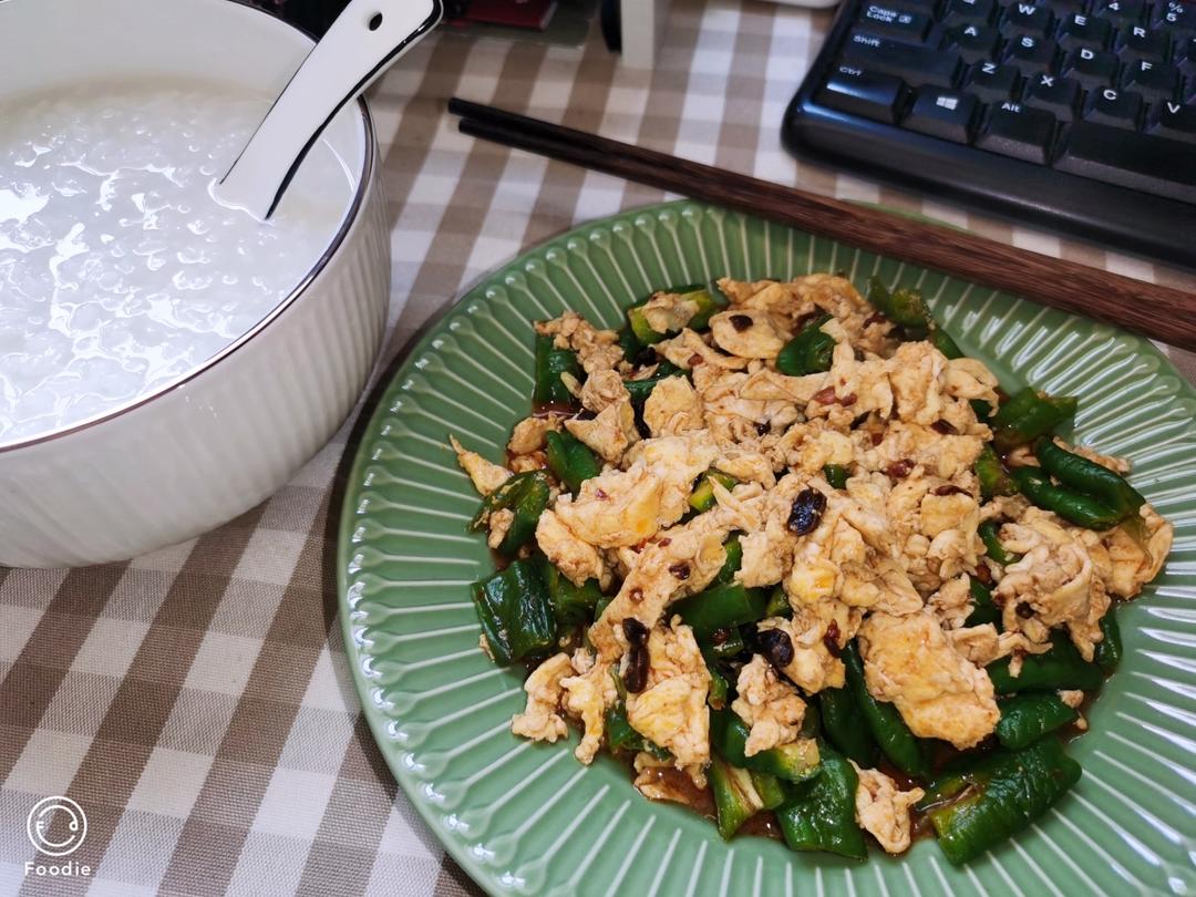 超级下饭的虎皮青椒炒鸡蛋，香辣入味