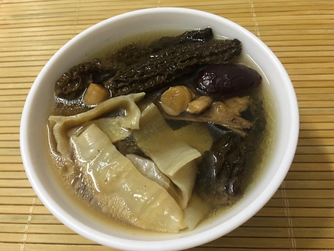 药师推荐对症慢性胃炎食疗方.羊肚菌干贝炖花胶