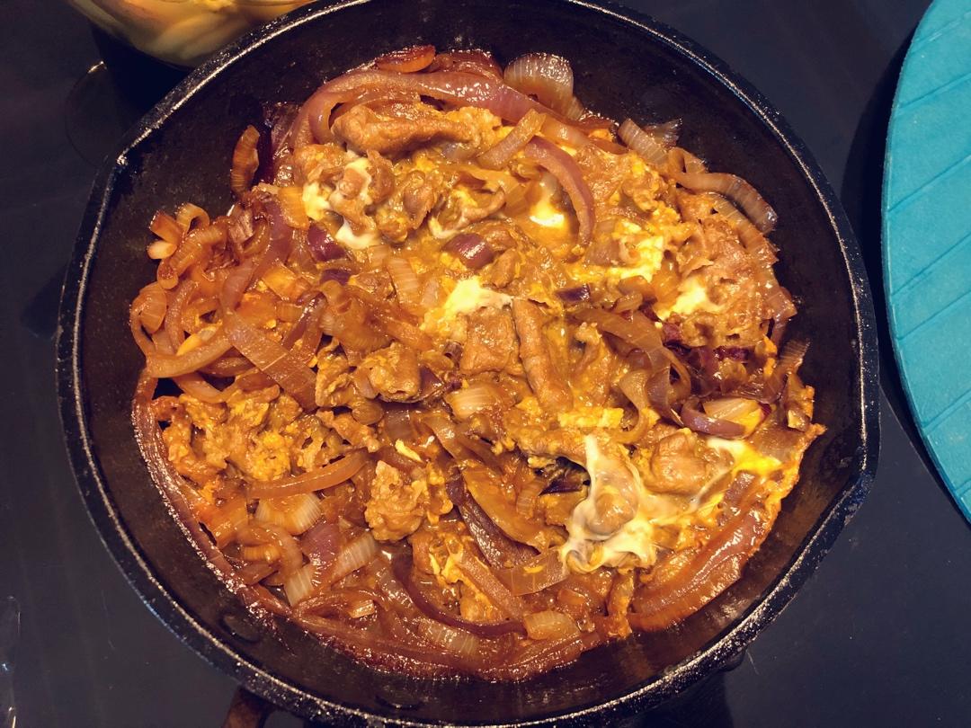 牛丼温泉卵入り（日式温泉蛋牛肉饭）