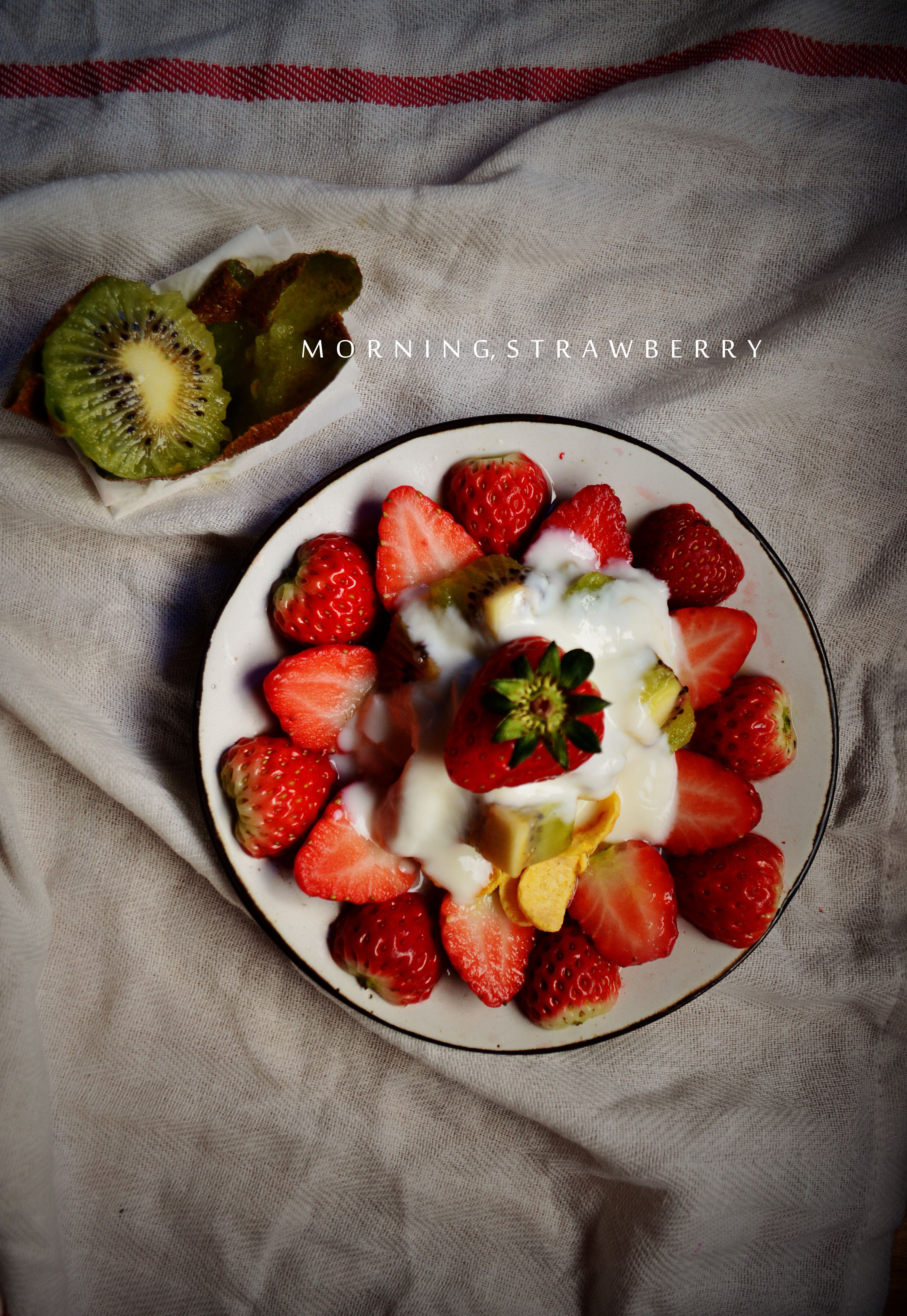 草莓酸奶沙拉+枫糖浆巴萨米克沙拉酱