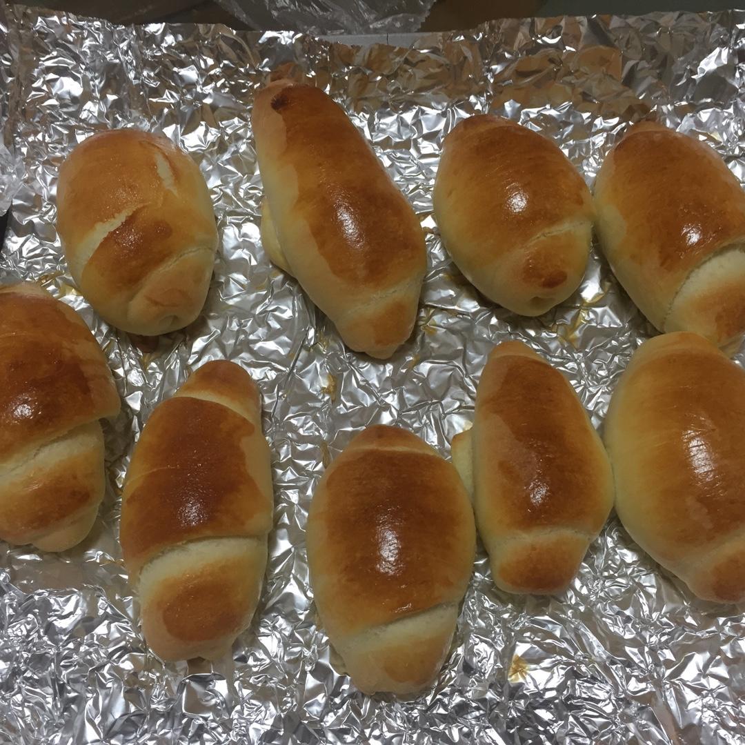 新年第一烤：黄油面包卷儿