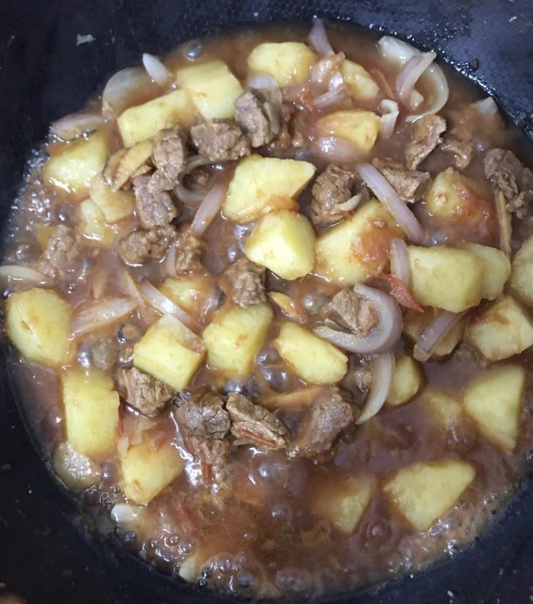 西红柿土豆炖牛肉