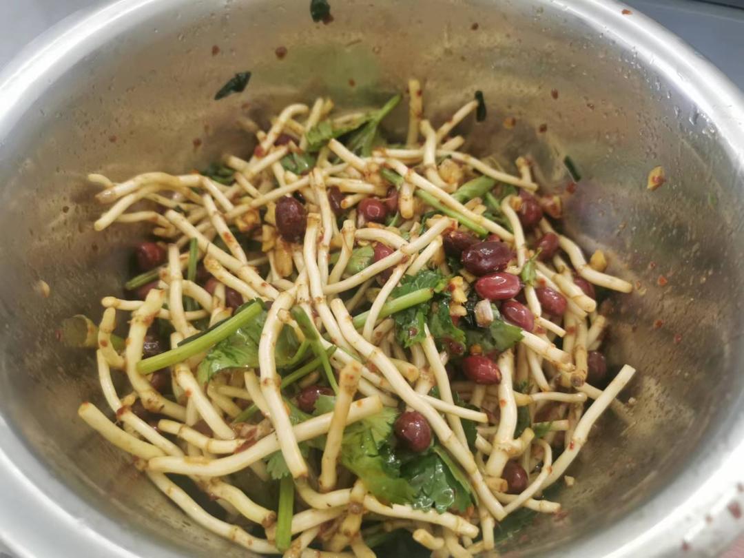 凉拌折耳根（鱼腥草）