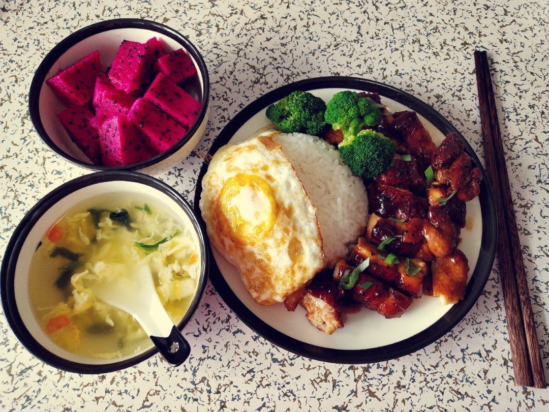 黑椒鸡腿饭