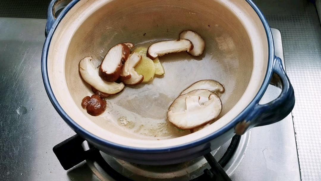 鲜掉毛的虾滑滚汤