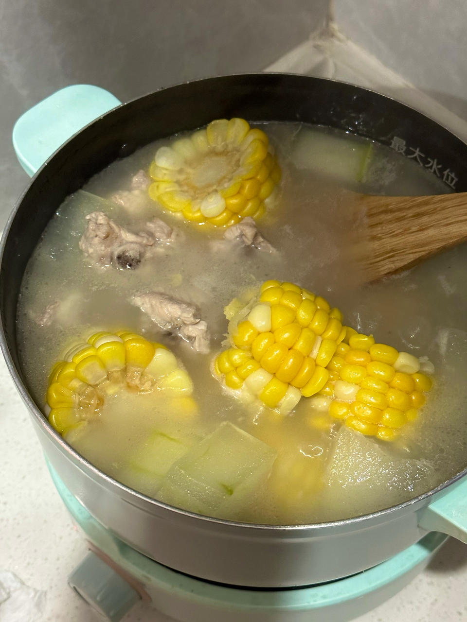 冬瓜玉米排骨汤(不好喝我去你家给你做！！)