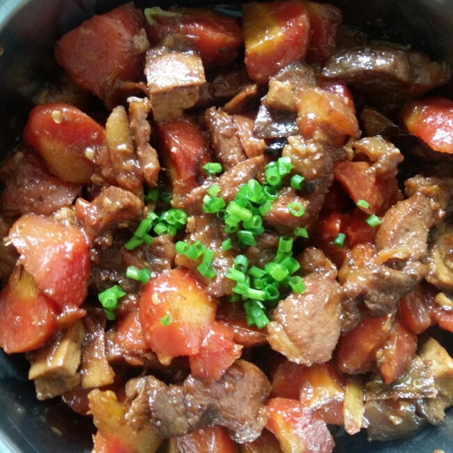 吃着碗里望着锅里的红烧肉