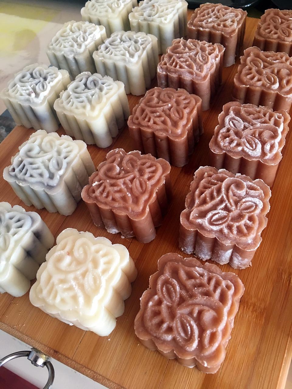 绝世好方！不开裂不粘手港式冰皮月饼（附奶黄馅做法）