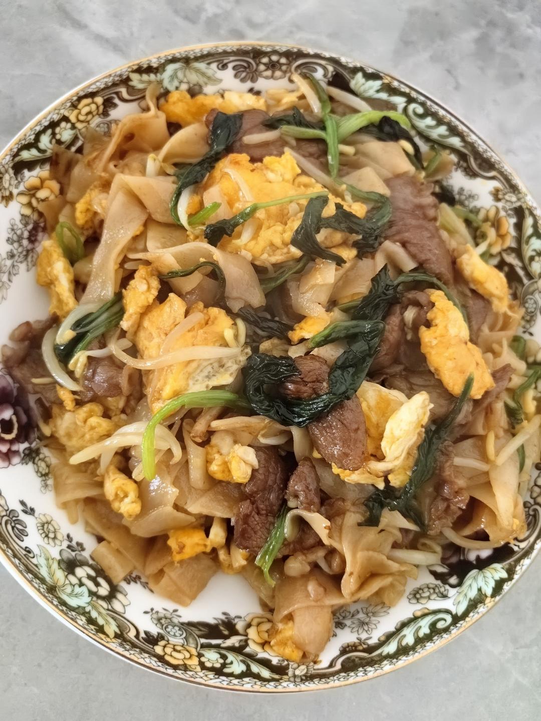 路边摊的炒河粉