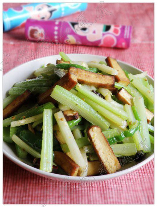 西芹豆干的做法