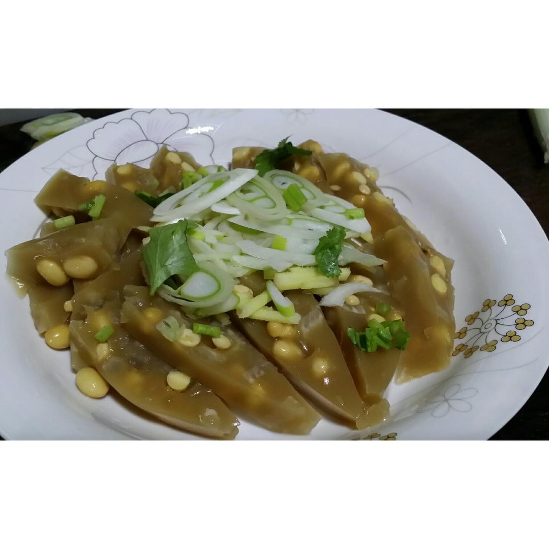 家有挑食小妞做的黄豆肉皮冻