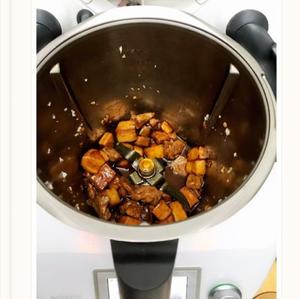杏鲍菇炒牛肉粒小美的做法 步骤1