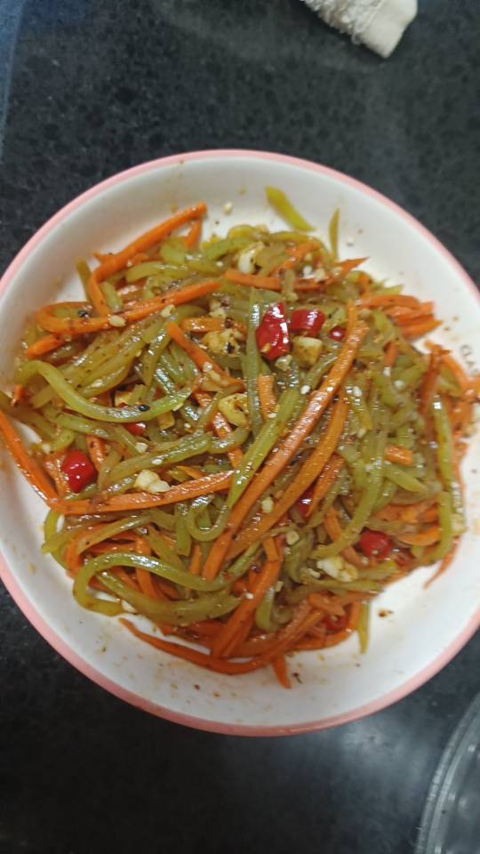 10分钟搞定的快手凉拌菜，清脆爽口的凉拌莴笋丝