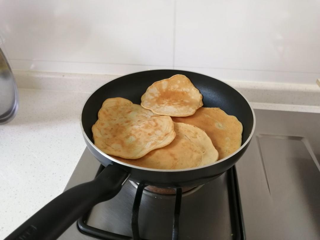 【减脂早餐】无油香蕉松饼（超简单）