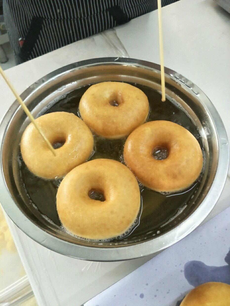 油炸甜甜圈