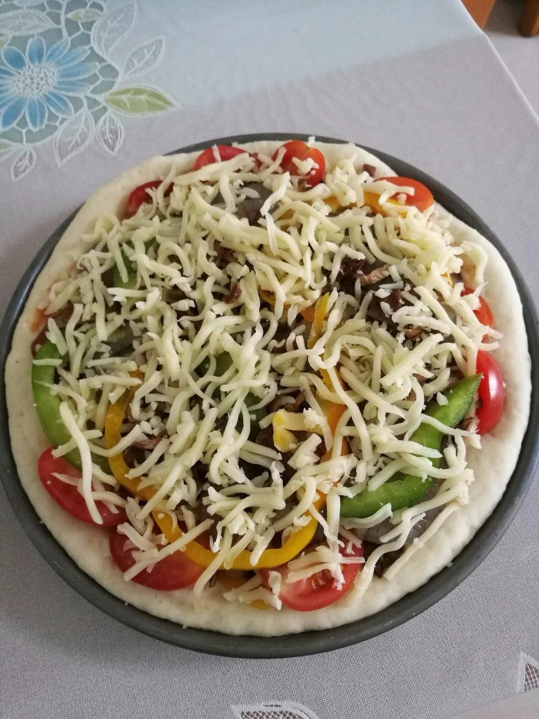 8吋厚底披萨(鲜虾,水果,吞拿鱼)的做法