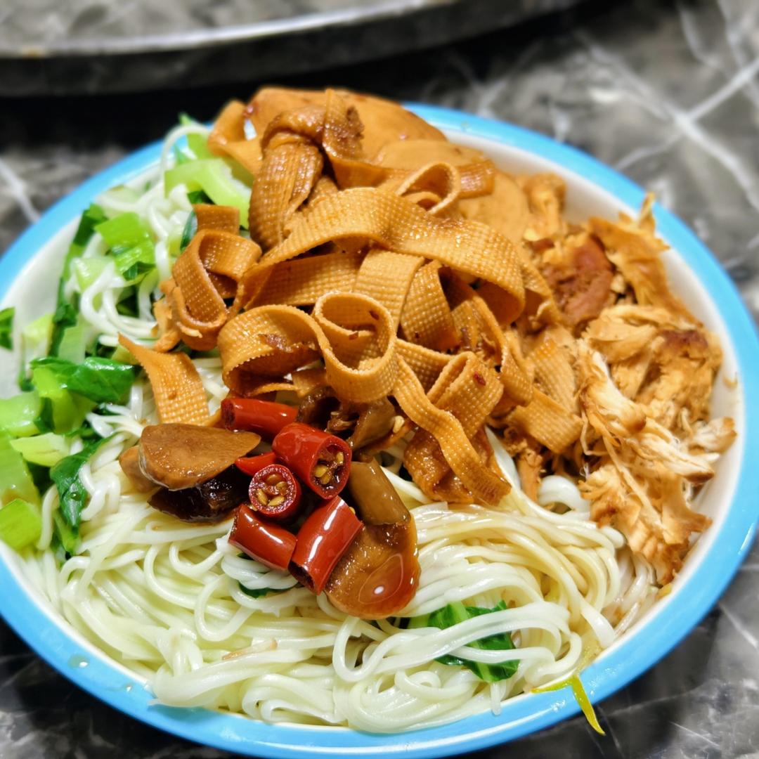 10分钟搞定的一碗葱油拌面