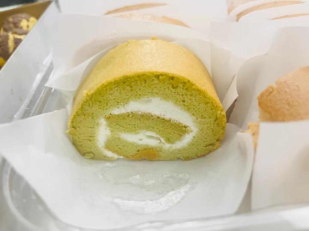 超详细的瑞士卷奶油蛋糕卷原味蛋糕卷的制作方法 饱满不掉皮不开裂（附模具换算方法）