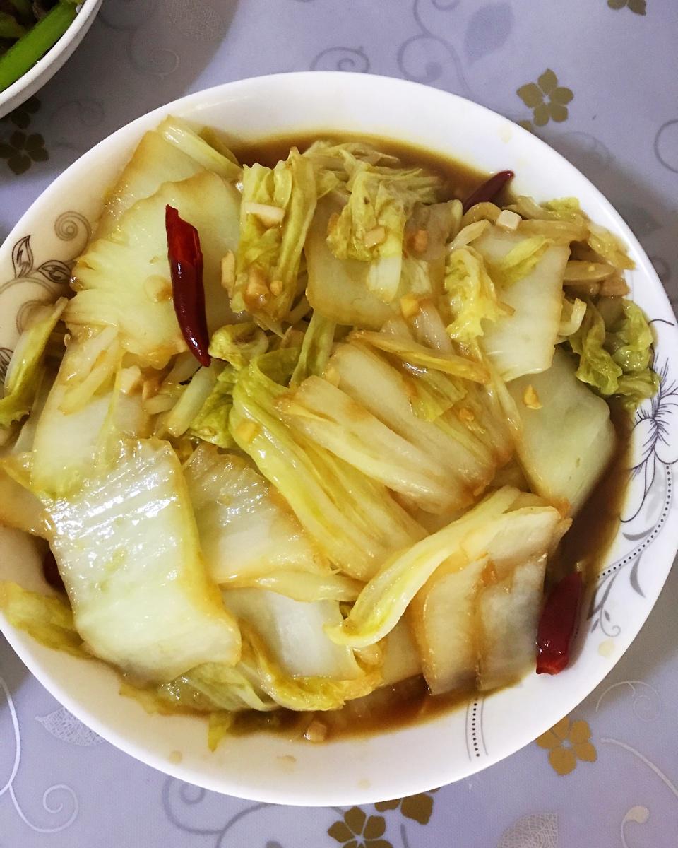 家常菜 醋溜白菜 ナナ子做的醋溜白菜 赞 白菜,盐,葱,姜,蒜,生抽,海鲜