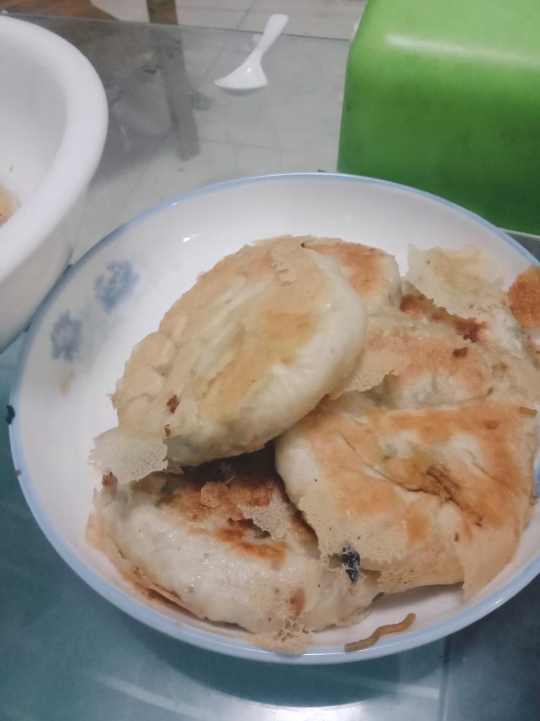 不一样的韭菜鸡蛋粉条水煎包的做法