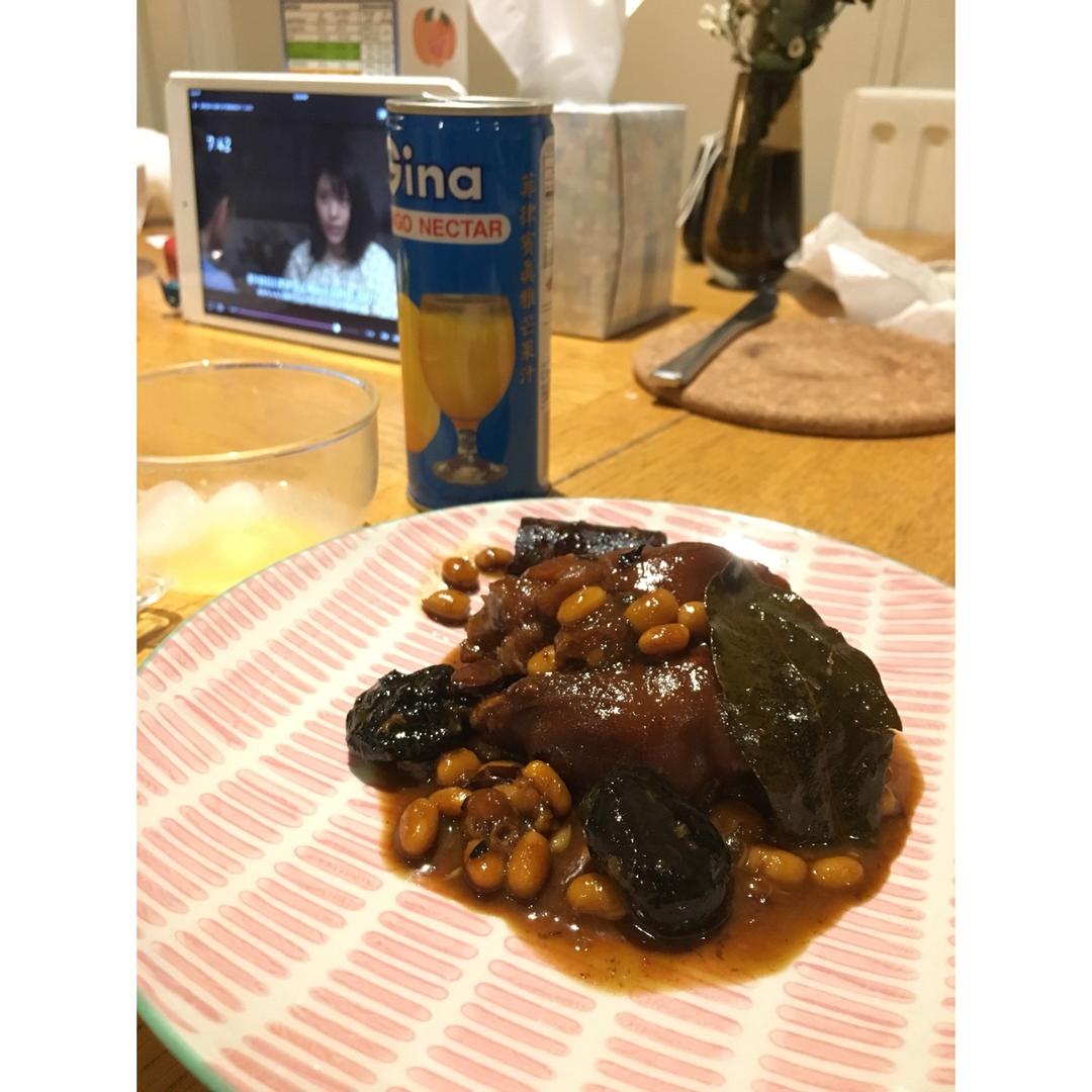 美味的家常菜：红烧猪蹄