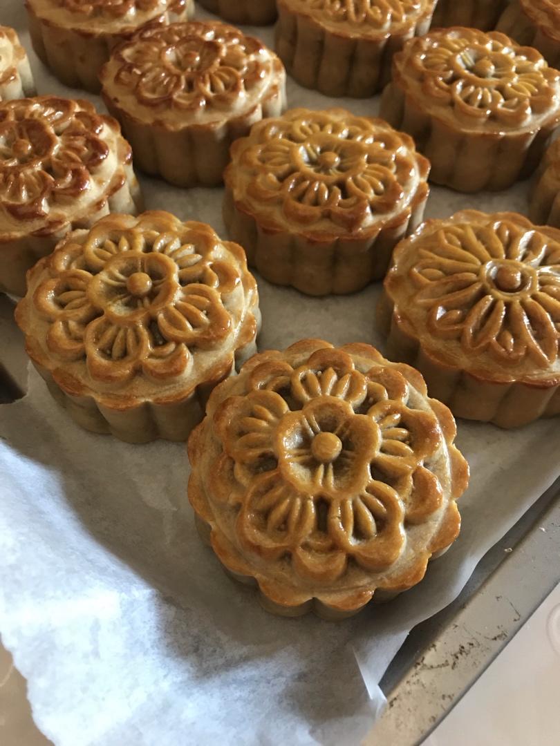 广式月饼——蛋黄莲蓉月饼