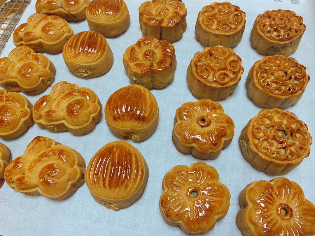 广式月饼—蛋黄莲蓉月饼