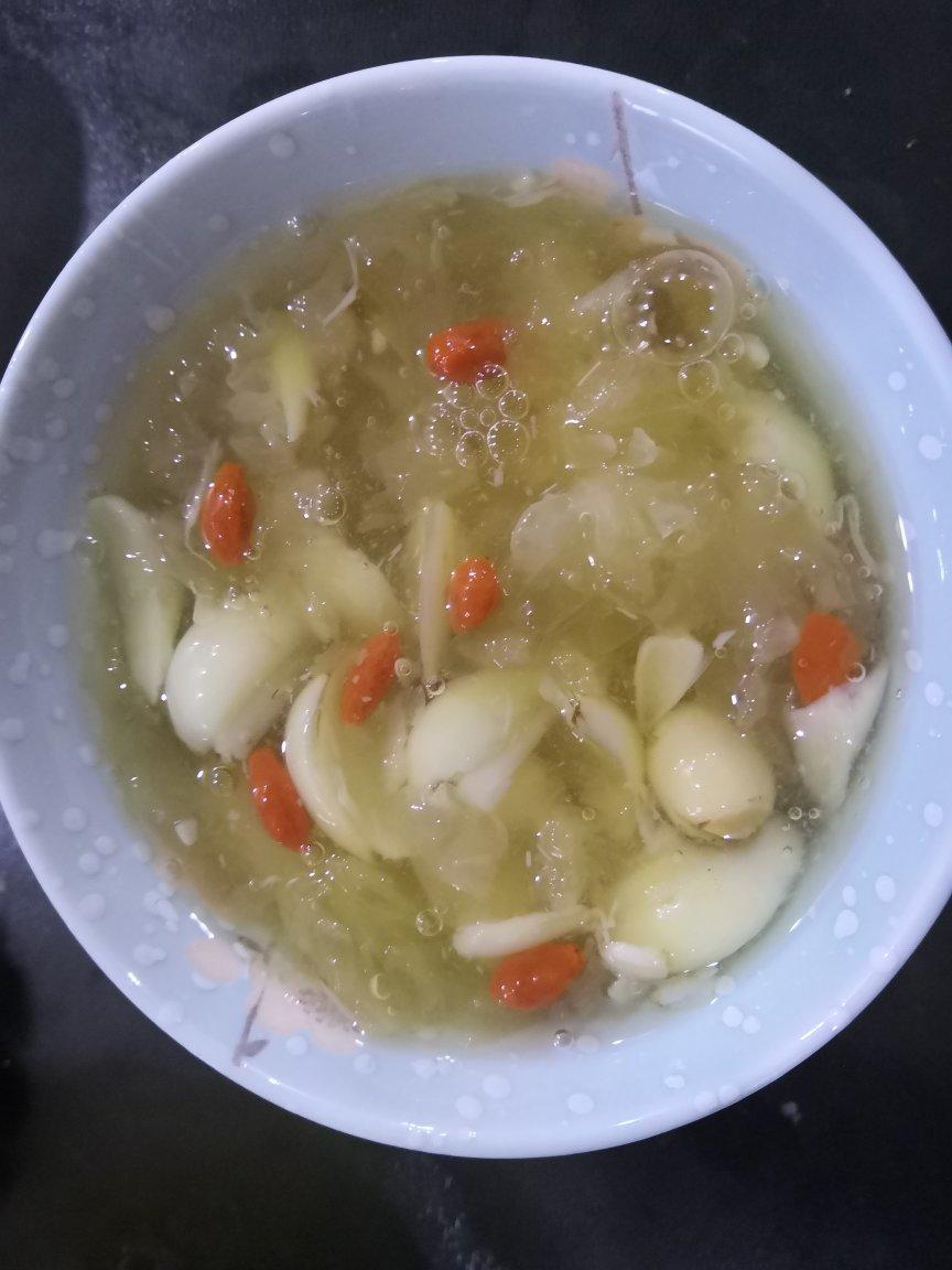 红枣银耳莲子羹