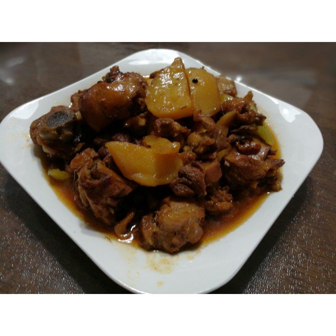 土豆炖鸡块