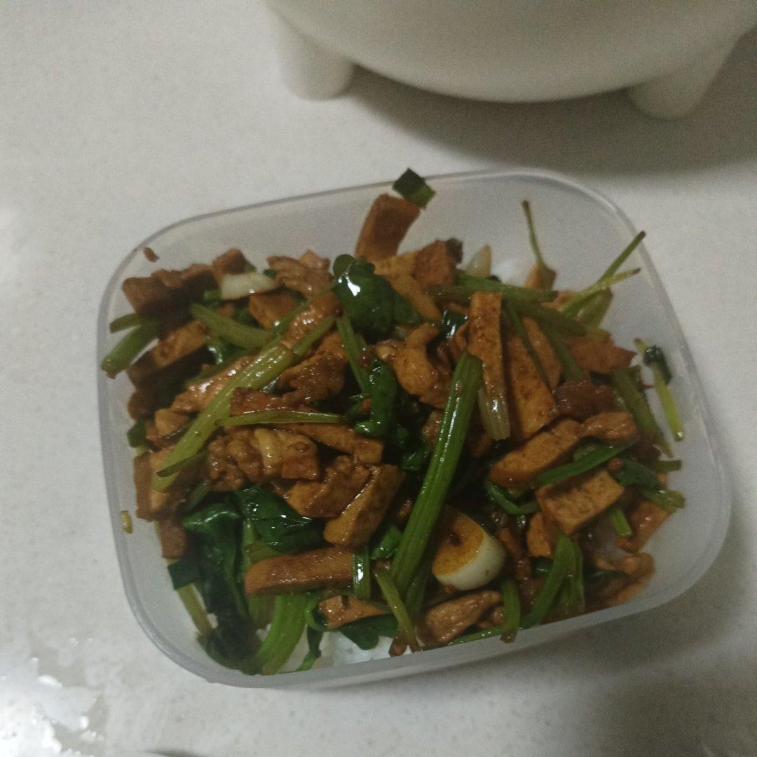 午餐晚餐简单快手下饭菜芹菜炒香干
