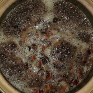 黑米红枣桂圆粥的做法 步骤3
