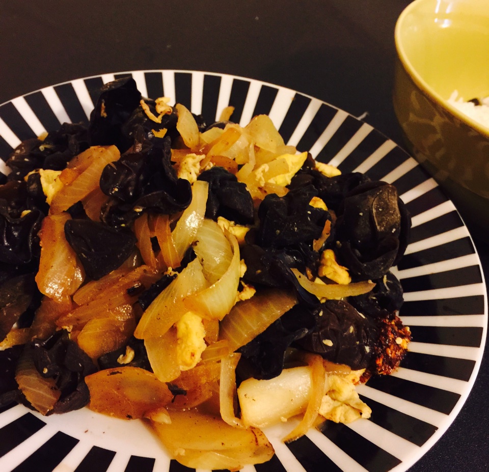 洋葱木耳炒土鸡蛋