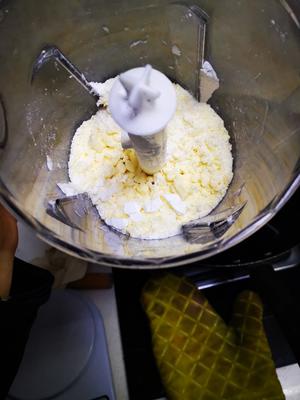 香甜可口的白巧奶酪核桃碎夹心咖啡软曲奇[耶]的做法 步骤10