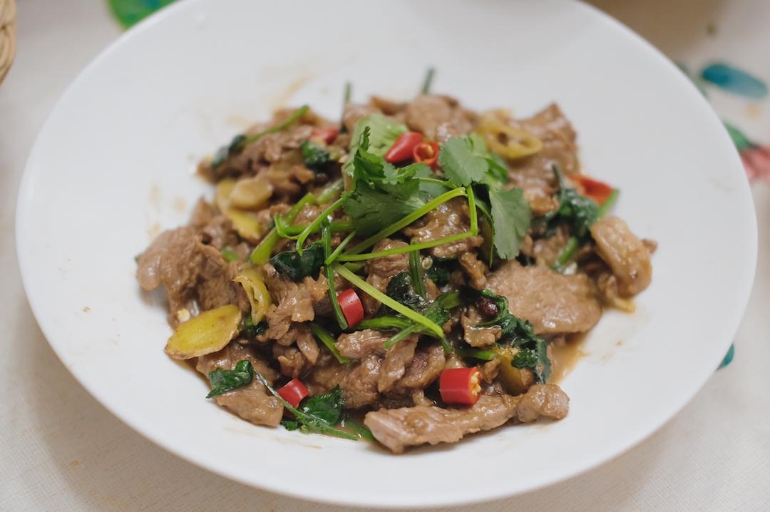 〈小炒黄牛肉〉，这个太好吃了。欣小厨 😉