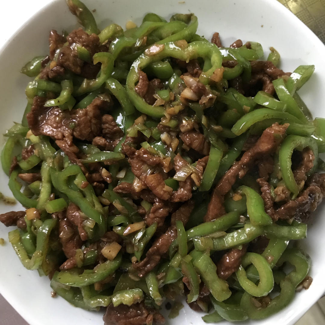 巨下饭的尖椒肉丝好吃得一碗接一碗