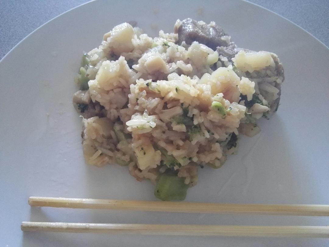 喷香排骨焖饭（爆好吃）