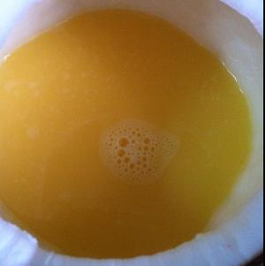 椰汁炖蛋的做法 步骤2