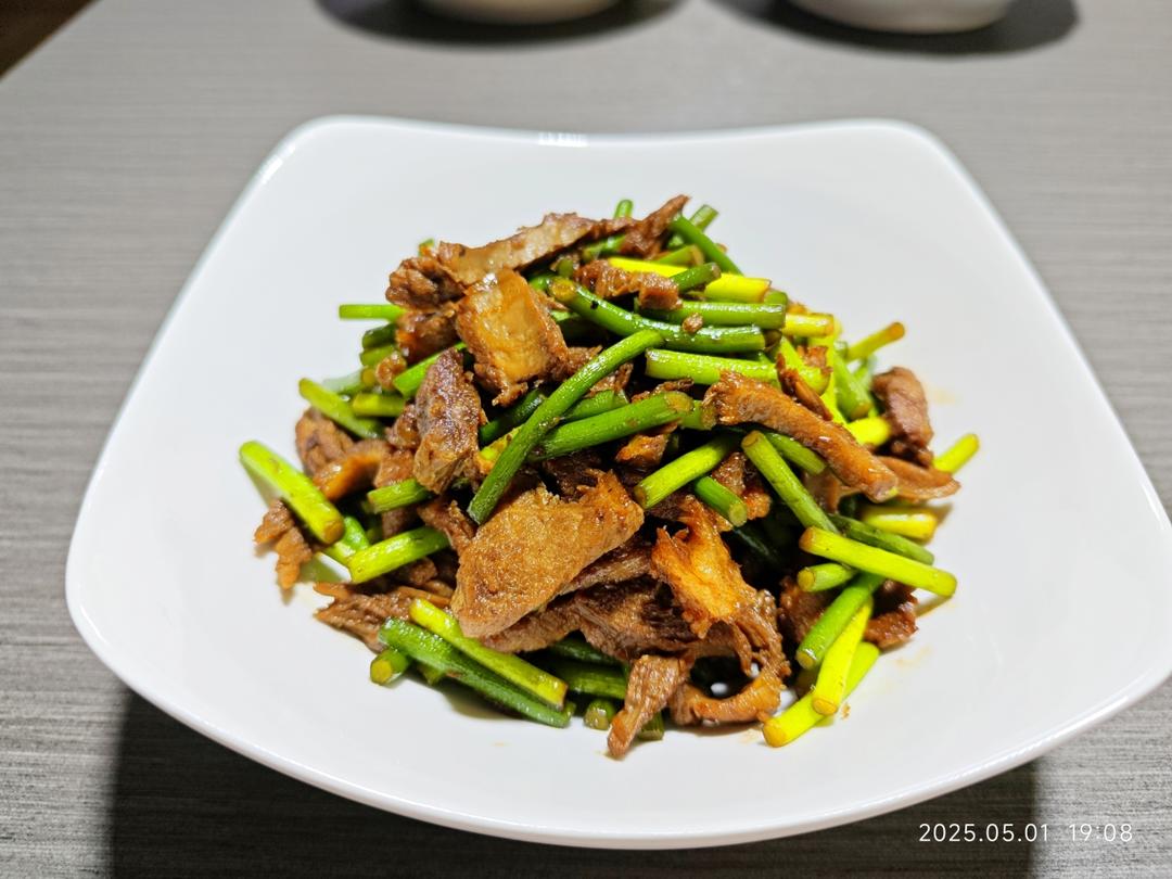 家常菜｜蒜苔炒护心肉