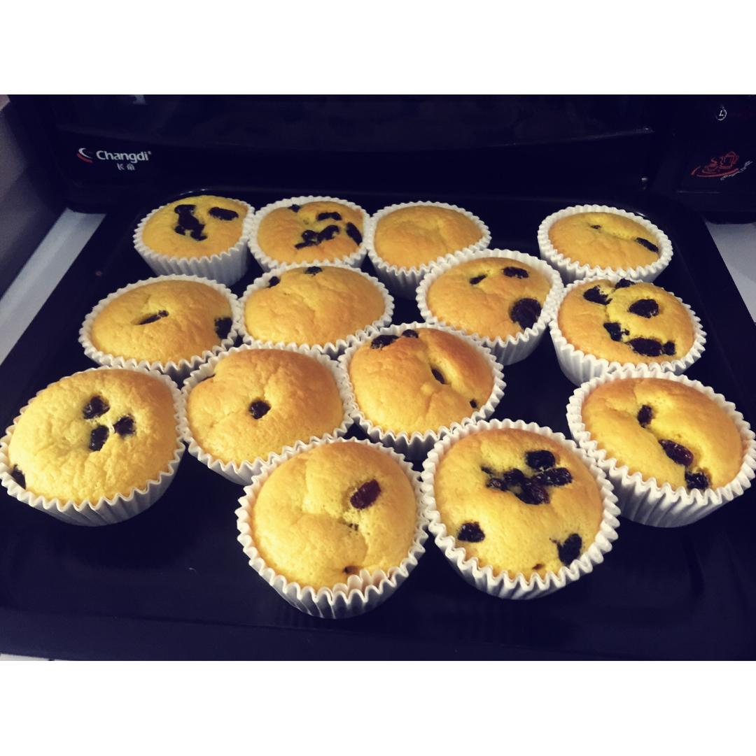 软绵绵戚风纸杯蛋糕