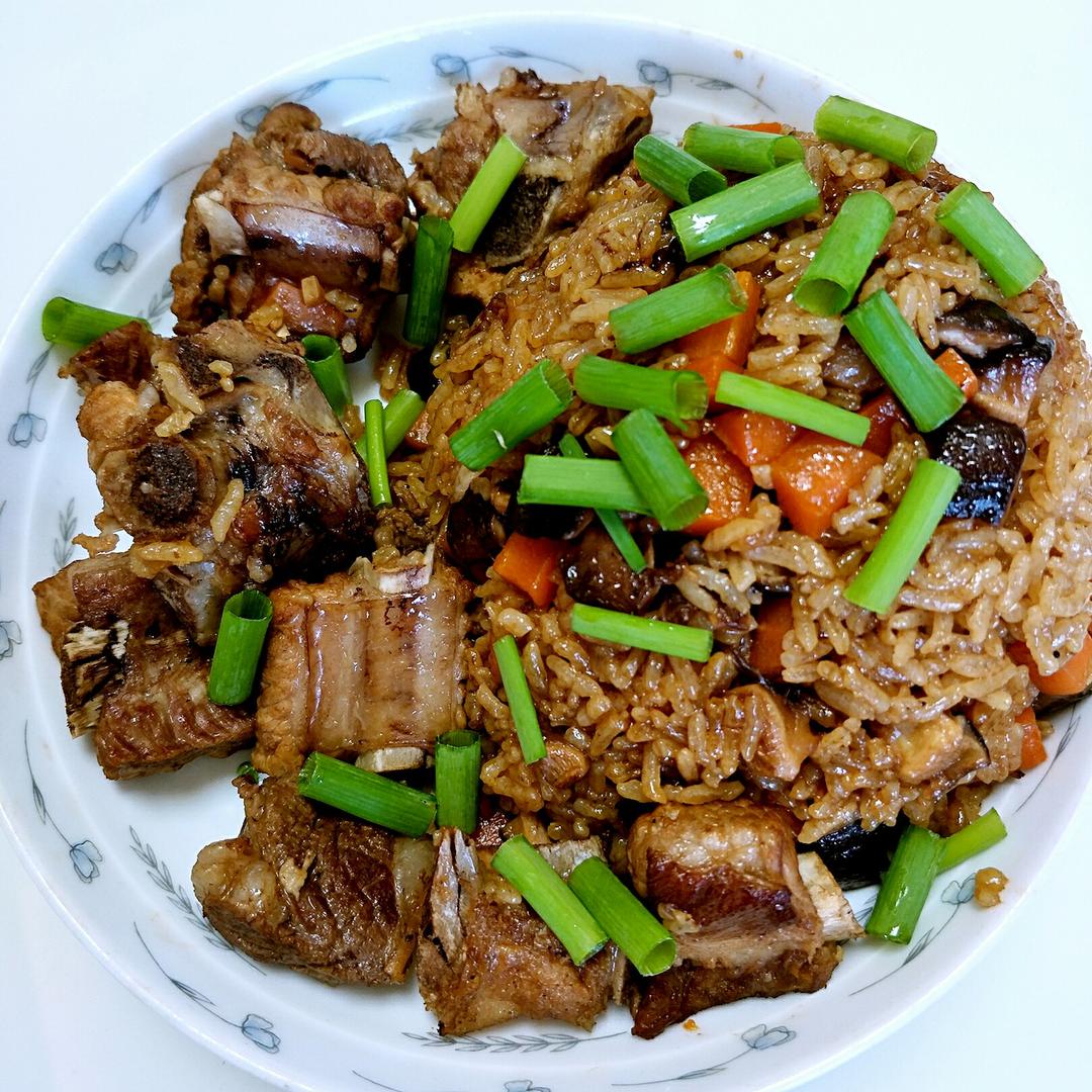 喷香排骨焖饭（爆好吃）