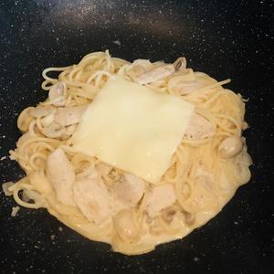 低脂牛奶蘑菇鸡肉意面的做法 步骤6