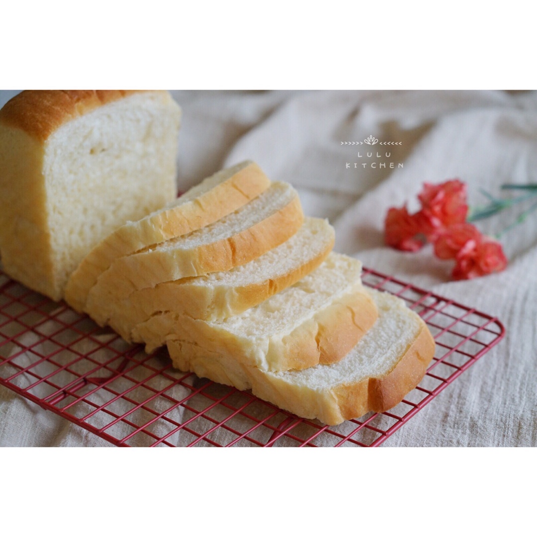 奶油露露酱做的牛奶吐司牛奶吐司面包首页