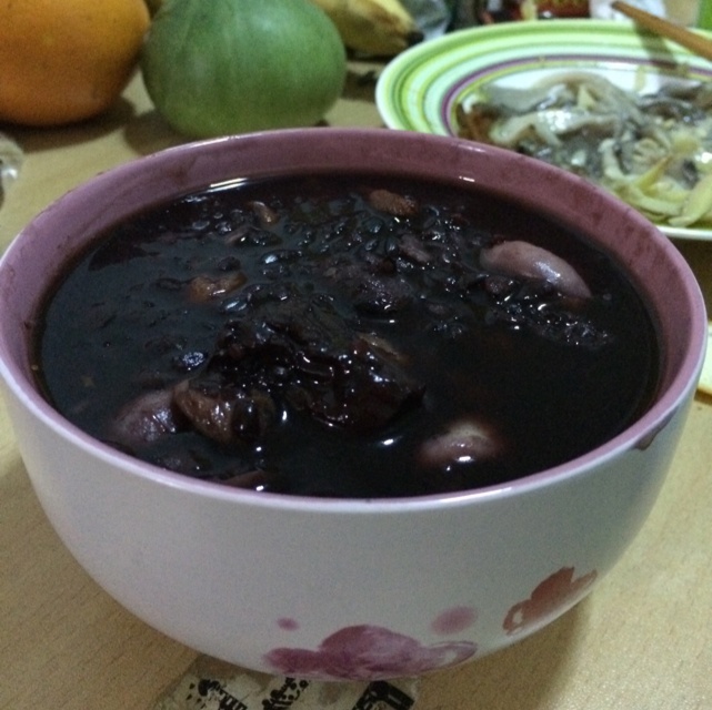 花生红枣黑米粥