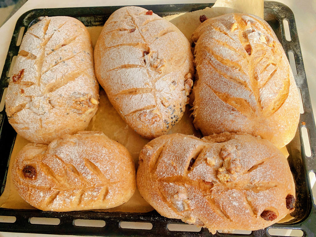 全麦蔓越莓核桃软欧包