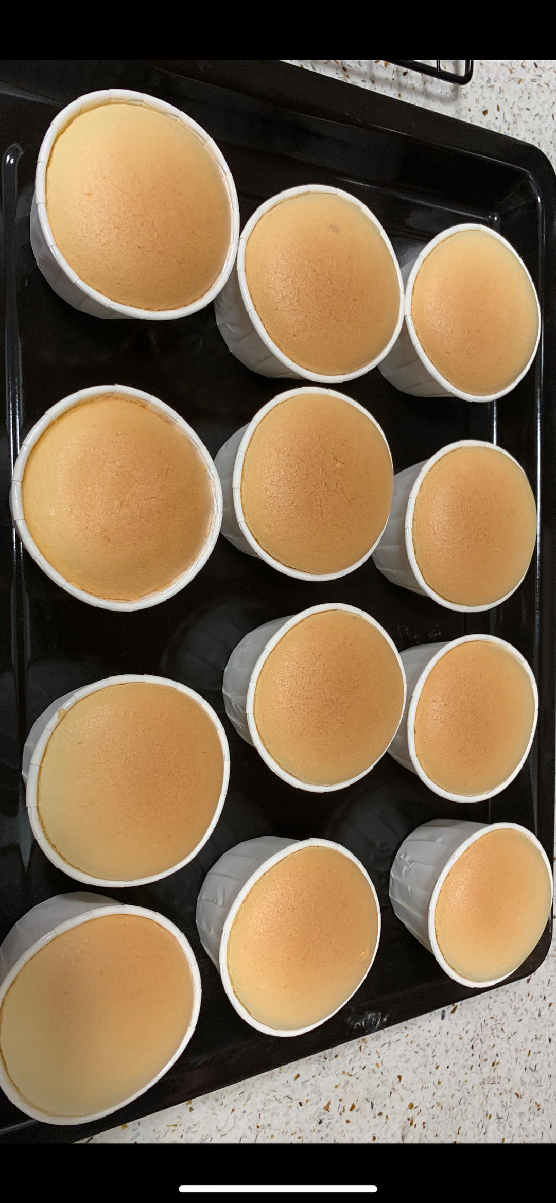 纸杯蛋糕，绝对不塌不裂，百分百成功四段式烘烤方法，不私藏无保留