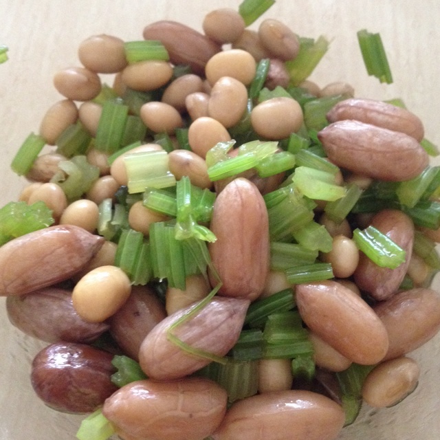 爽口小咸菜（芹菜黄豆）