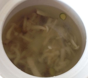 冬日暖汤——菌菇汤的做法 步骤4
