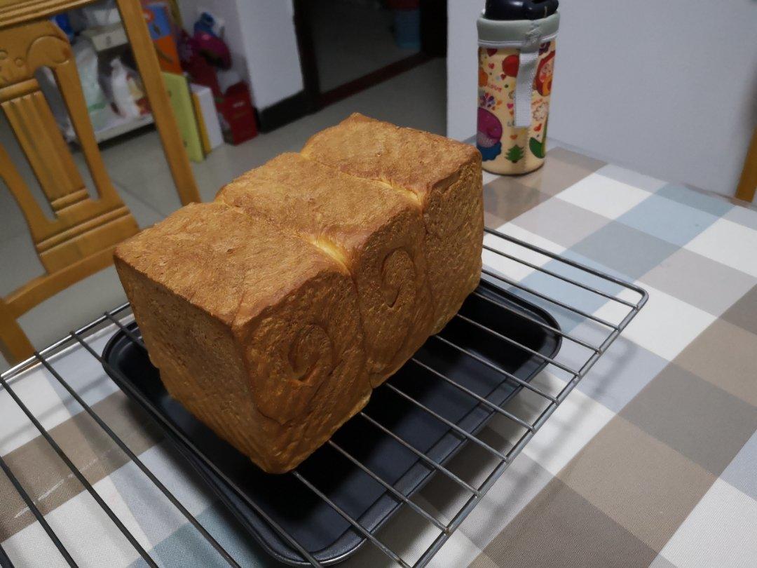 《Tinrry+》软绵绵的白吐司