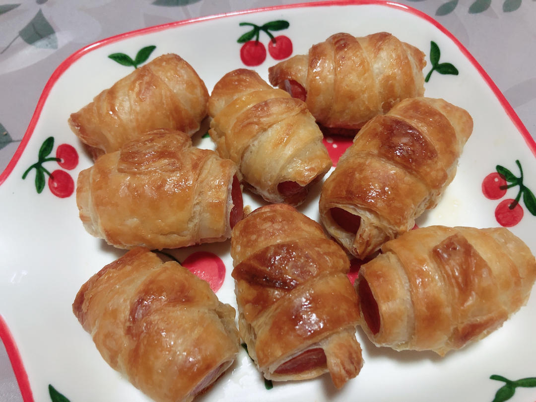 香肠酥皮卷：手抓饼皮还能这样吃，不用和面快速搞定早餐