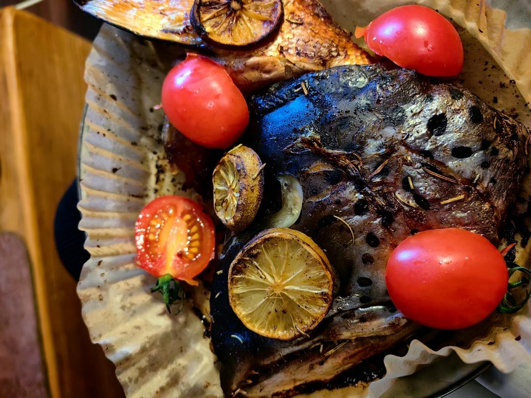 不输日料店的烤三文鱼头